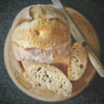 The Hunton baker loaf knife and board