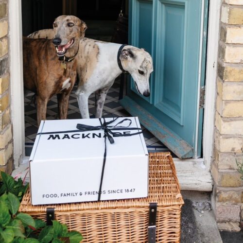 Macknade Hamper with hounds