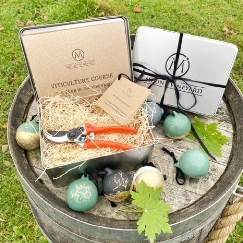 Mount Vineyard Xmas Directory