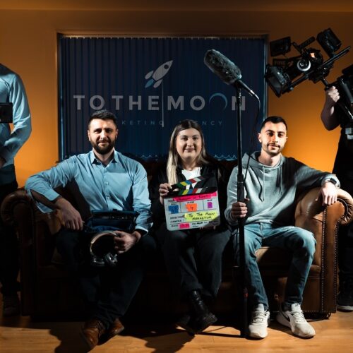 PINK CAMERA TEAM To the Moon