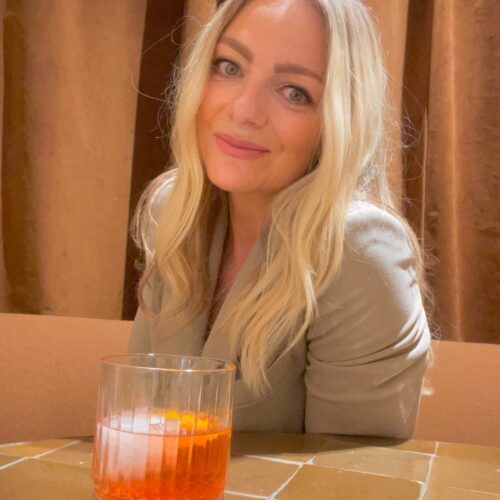 Wildbox Laura and a Cocktail