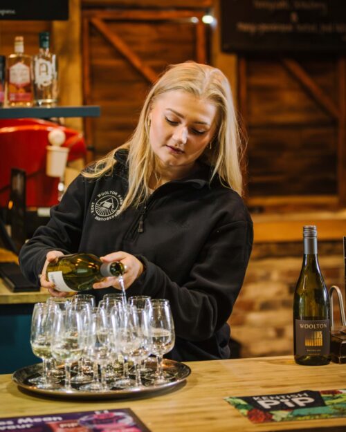 Woolton Farm wine pour 1604